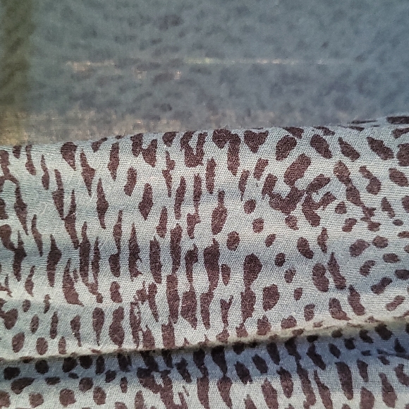 Apt 9 print top - Picture 2 of 4